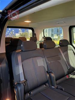 هيونداي ستاريا